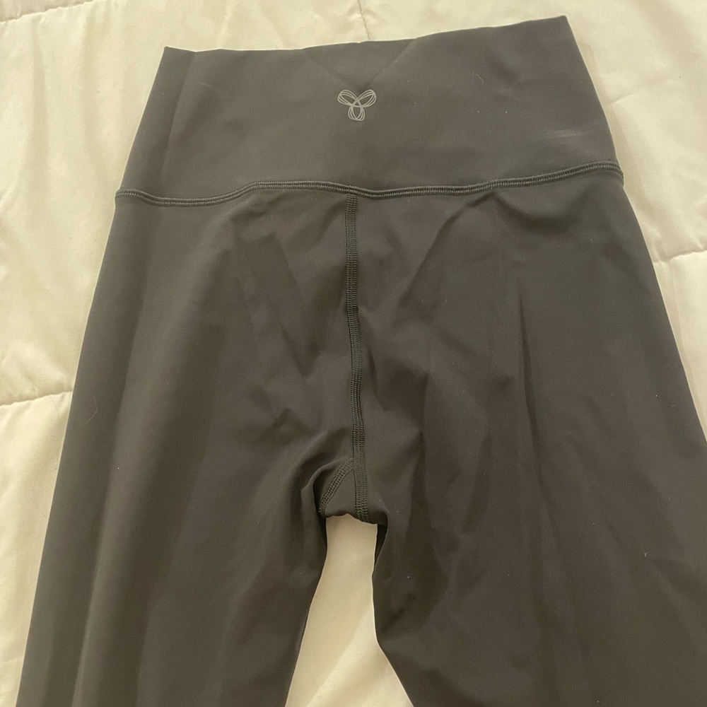 ARITZIA TNA ACTION LEGGINGS NWOT